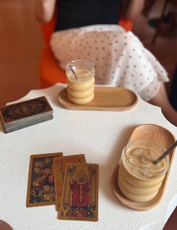 Cafea și cărți de tarot