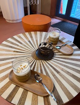 Deserturi și cafea